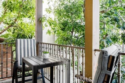 Photo - 209 Tall Oak