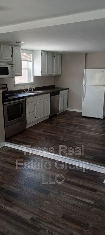 Photo - 19 W Main St Unit 2nd Floor Rear