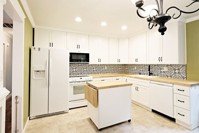 Photo - 703 Oak Creek Rd
