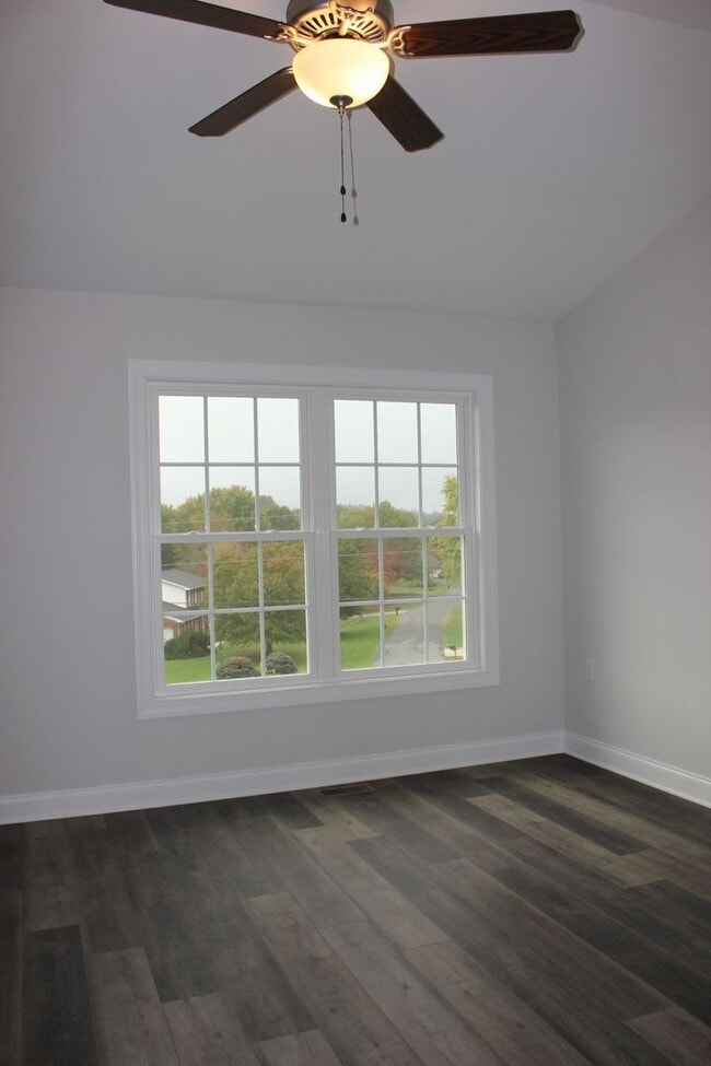 Photo - Townhouse for Rent in Crescent Ridge