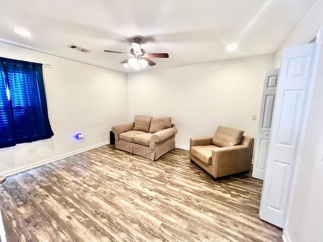 Photo - 302 Corman Ave