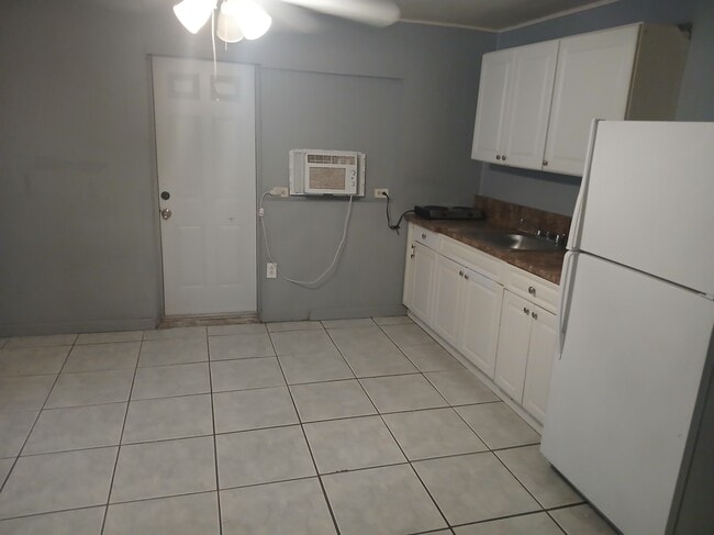 Photo - 2900 Sunshine Blvd