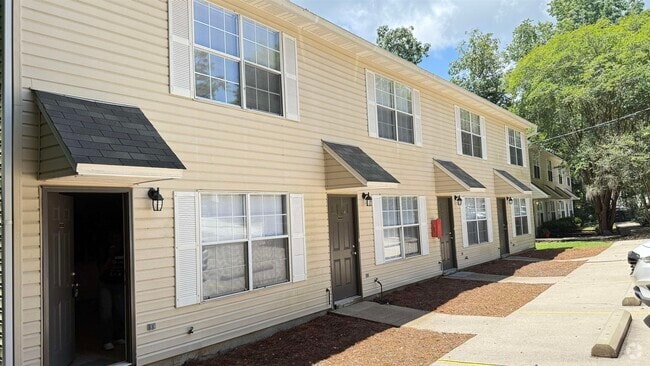 Building Photo - 1921 Larette Dr Rental