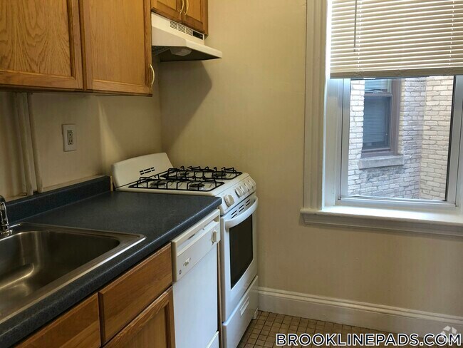 Building Photo - 352 Riverway Unit 14 Rental