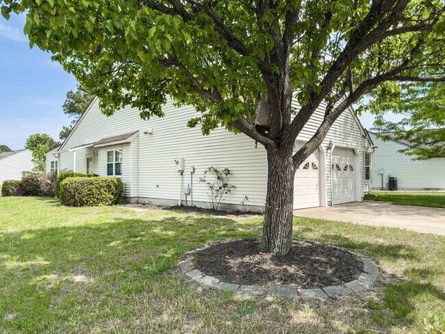Building Photo - LOVELY STRAWBRIDGE HOME FOR RENT!!!