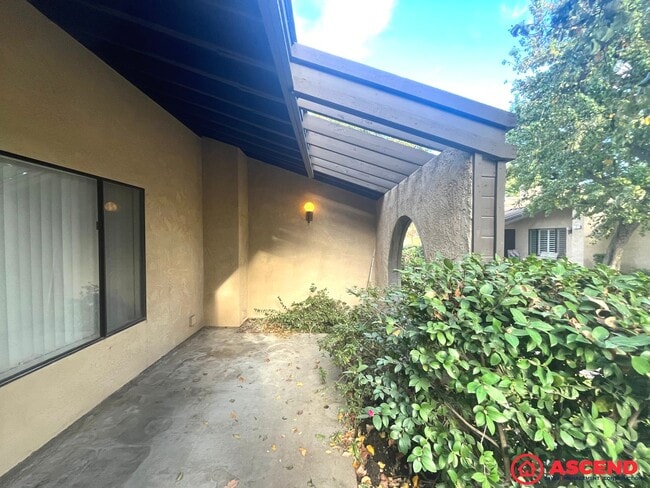 Photo - Stunning 3BD/2.5BA Condo in Bakersfield's 93309 — HOA Community & Move-In Ready!