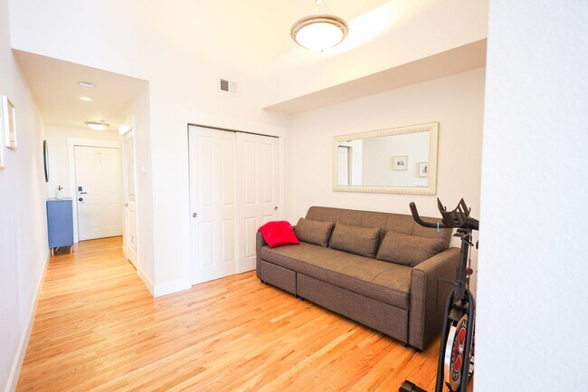 Photo - Gorgeous 1 bed 1 bath in an amazing location Unit 401
