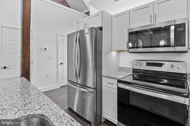 Building Photo - 819 Blooming Glen Rd Unit APT 4