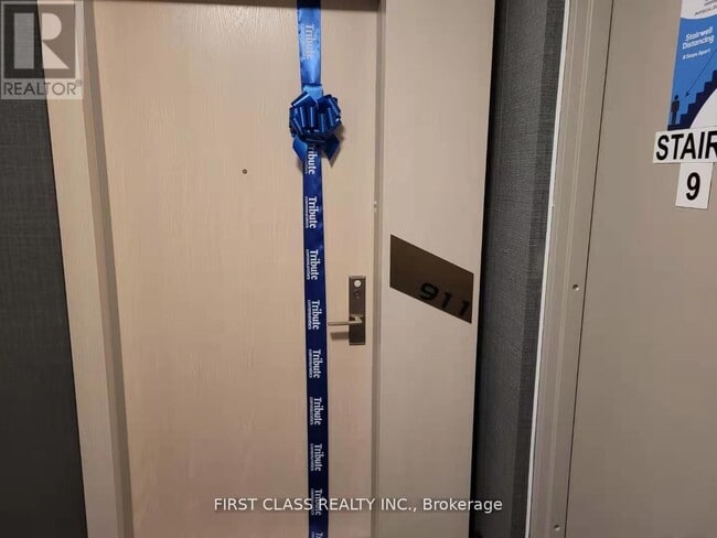 Photo - 77 Mutual St Unit 911