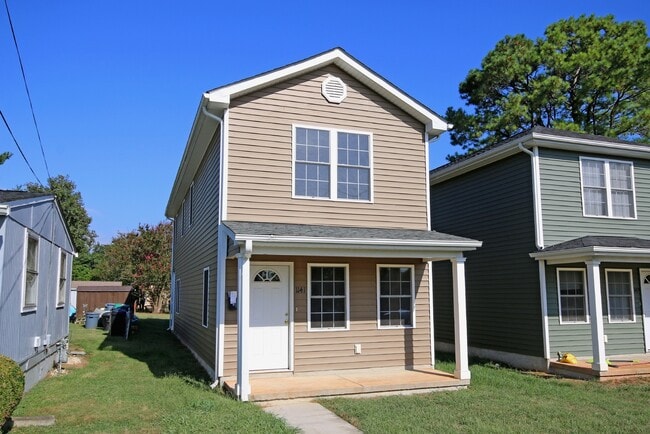 Building Photo - Locust Grove Home Convenient to Pantops & Downtown