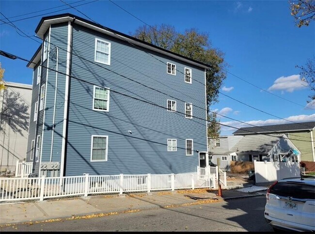 653 Douglas Ave Unidad 2