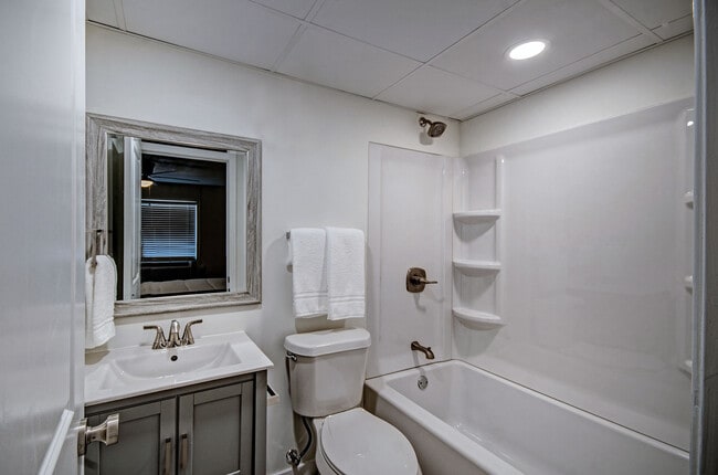 Photo - Admiral Apartments