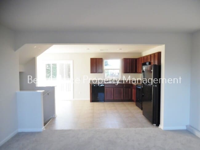 Photo - 404 Brookshade Way