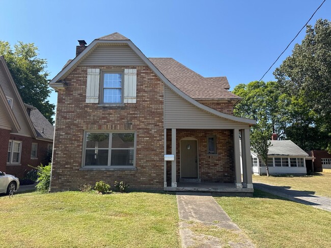 Building Photo - Paducah City Home