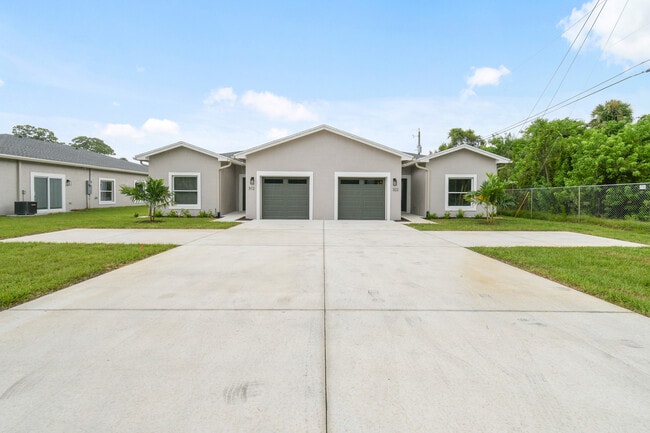 Photo - 312 NW Baker Rd