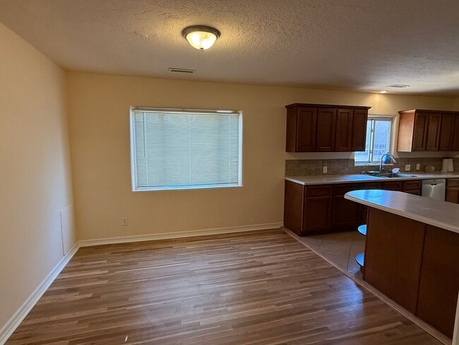 Photo - 4 Bedroom, nice area, 2 Car Garage