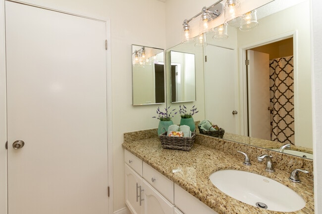 Photo - 5412 Lindley Ave Unit 117