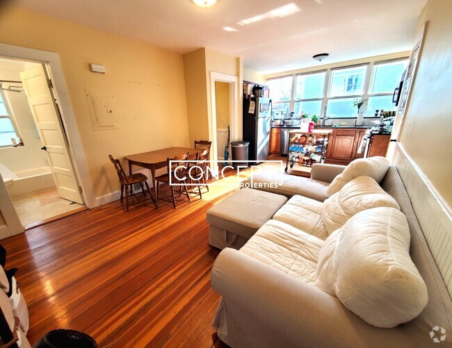 Building Photo - 332 Beacon St Unit 2 Rental