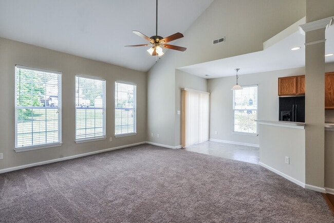 Photo - 802 Shefford Town Dr