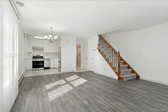 27 Woodside Ave Unit B