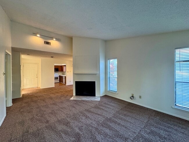 Photo - FEEL AT HOME AT LAKE SHORE VILLAS *Upstair...