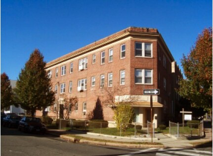 Oxford Gardens - Circular Gardens Apartments