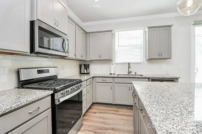 Photo - 16042 Red Buckeye Ln