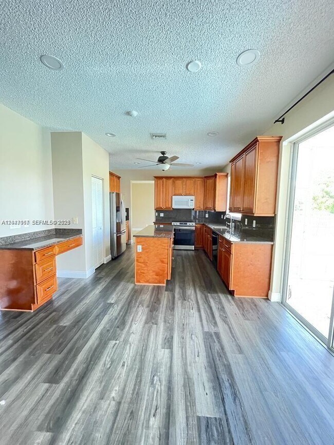 Photo - 558 Stonemont Dr