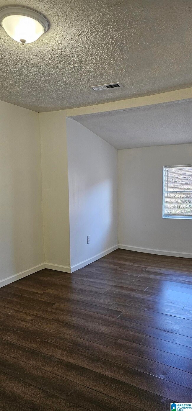 Photo - 529 12th St N