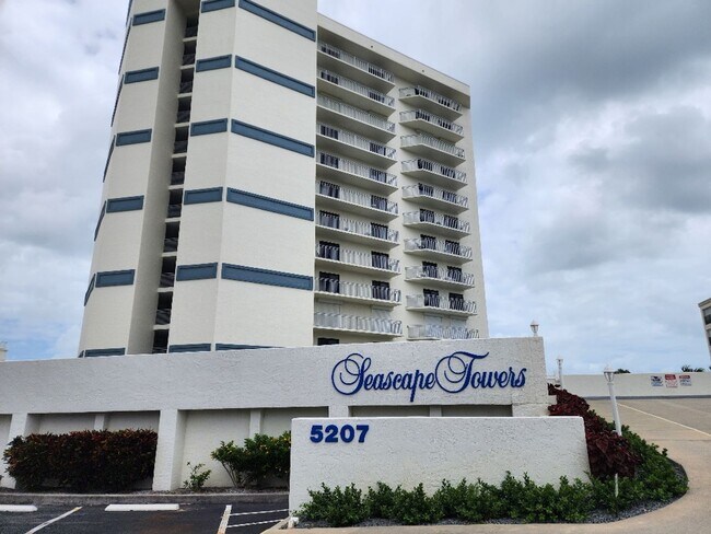 Photo - Beautiful 2 Bedroom Seascape Towers Oceanf...