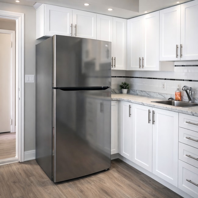 Building Photo - 144 King St W Unit 8