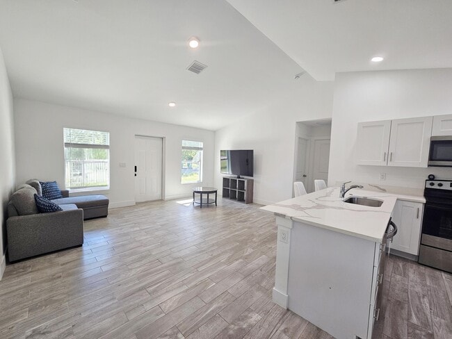 Photo - 2447 NW 5th St