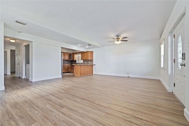 Photo - 113 W Gladys St