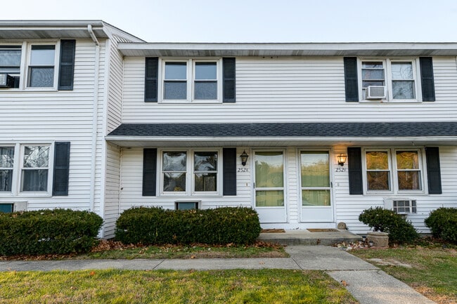 Photo - 252 Harrisville Rd