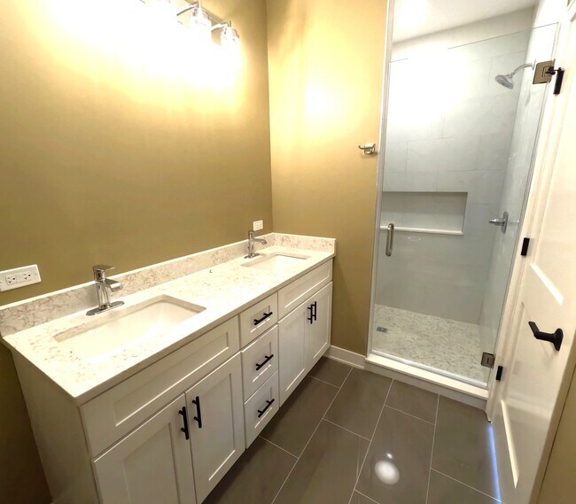 Photo - 2008 W 21st St