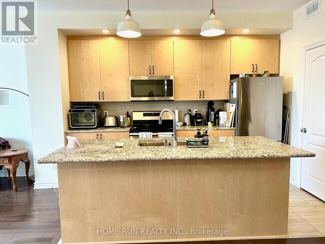 Photo - 572 Labrador Cres