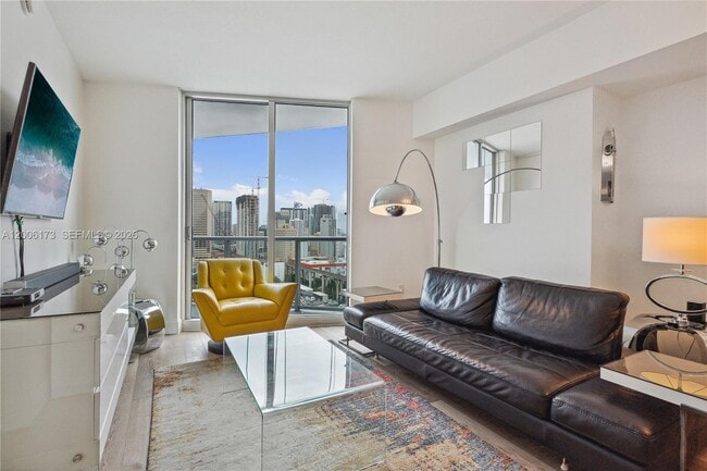 Building Photo - 185 SW 7th St Unit 2105