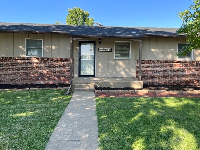 Photo - 617 Arnold Dr House
