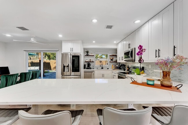 Photo - 707 W Boulevard Chatelaine