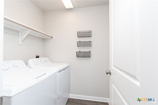 Building Photo - 8207 Montclair Dr Rental