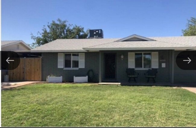 Building Photo - 2429 W Sunnyside Ave