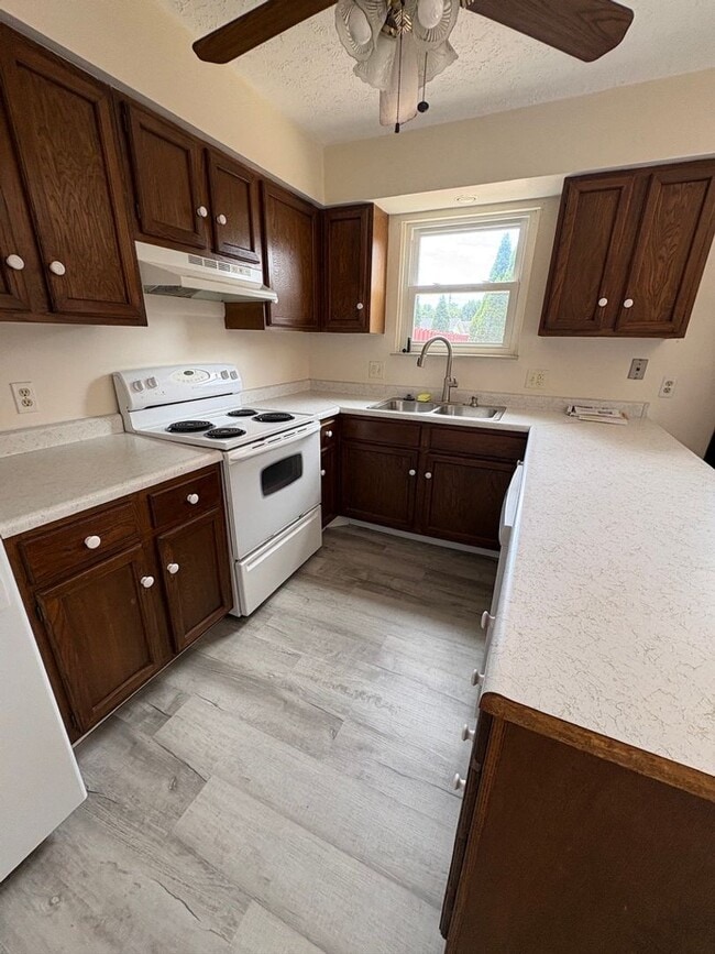 Photo - 504-600 46th St Unit Apt 12