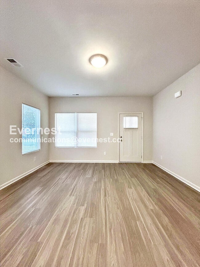 Photo - 310 N Correll St