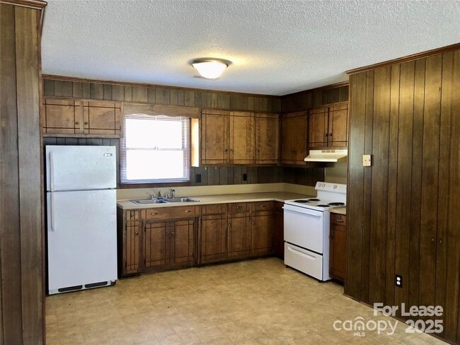 Photo - 208 Sunny Hill Dr