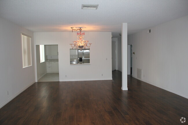Building Photo - 11558 Rochester Ave Unit 102 Rental