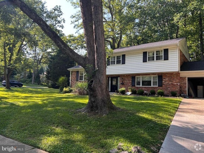 Building Photo - 9104 Hamilton Dr Rental