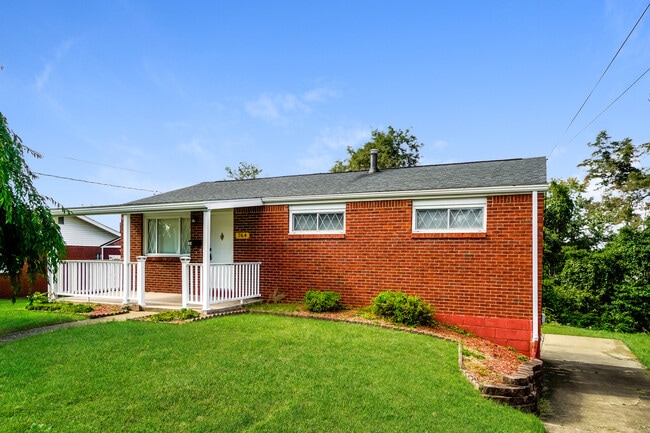 Photo - 764 5 Pines Rd