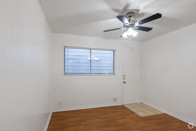 2BR, 1BA - 600SF