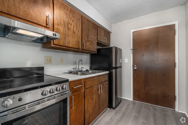 1BR, 1BA - 350 SF Studio - Kitchen