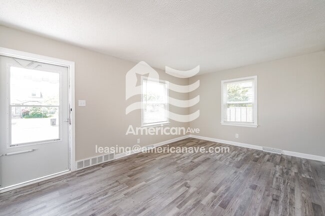 Photo - 2170 Parkview Pl